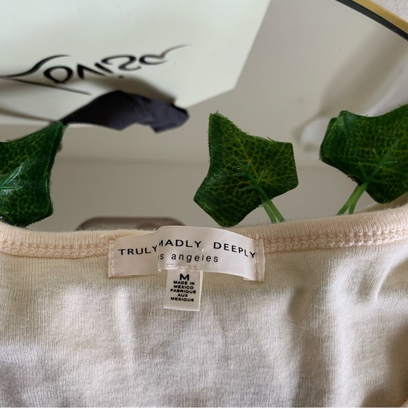 ♡ SOLD!! Truly Madly Deeply Top | Size M - Picture 3 of 3